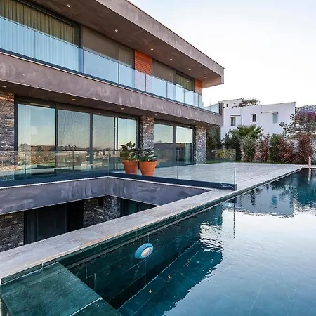 7 Deluxe - A Seductive Blend Of Style And Serenity Villa