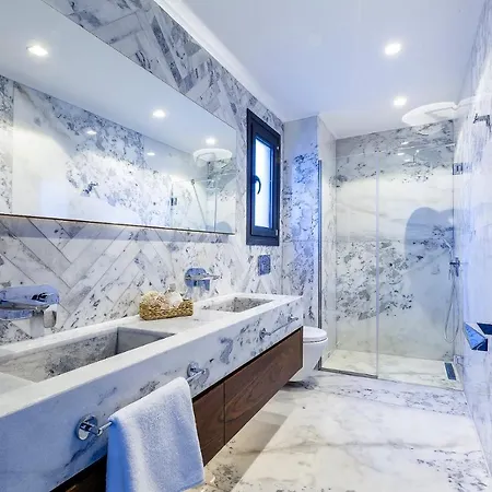 7 Deluxe - A Seductive Blend Of Style And Serenity