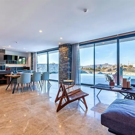 7 Deluxe - A Seductive Blend Of Style And Serenity