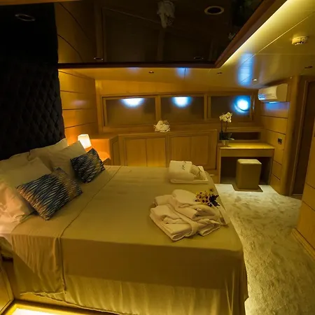 7 Deluxe - A Seductive Blend Of Style And Serenity