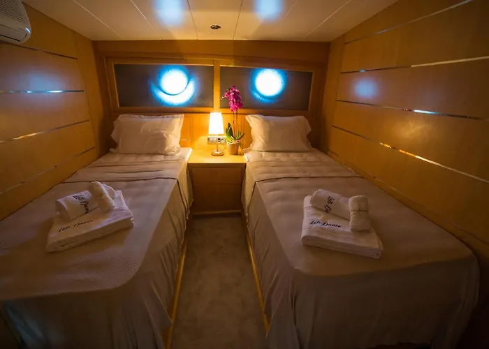 7 Deluxe - A Seductive Blend Of Style And Serenity *