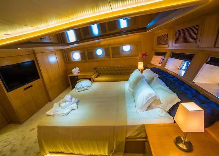 7 Deluxe - A Seductive Blend Of Style And Serenity Вилла Яликовак