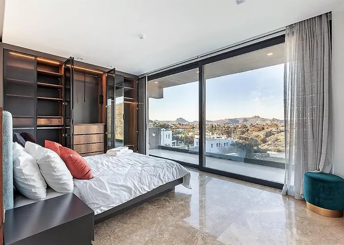 7 Deluxe - A Seductive Blend Of Style And Serenity * Яликовак