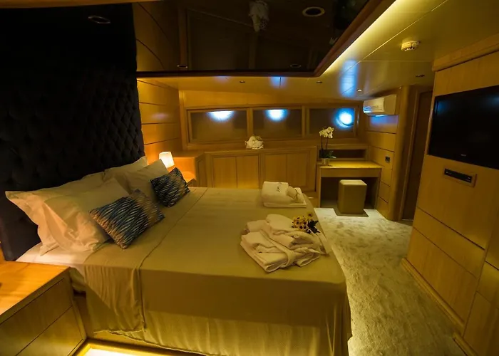 7 Deluxe - A Seductive Blend Of Style And Serenity