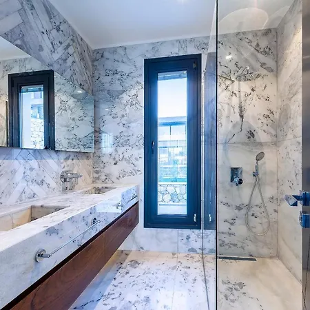 7 Deluxe - A Seductive Blend Of Style And Serenity Villa *