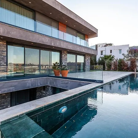 7 Deluxe - A Seductive Blend Of Style And Serenity Villa