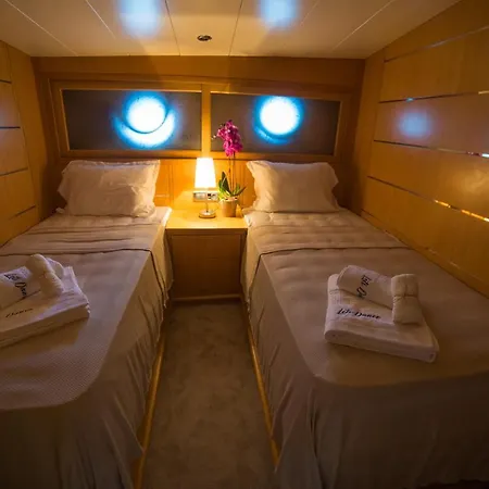 7 Deluxe - A Seductive Blend Of Style And Serenity *