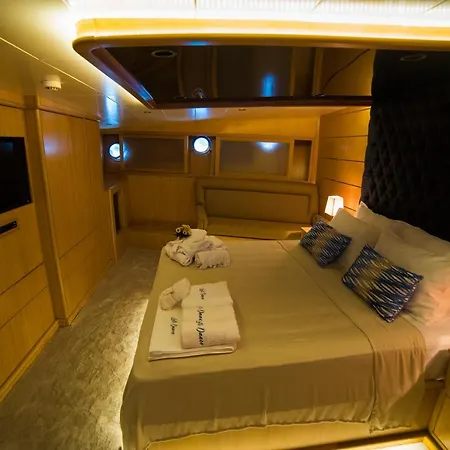 7 Deluxe - A Seductive Blend Of Style And Serenity Villa *