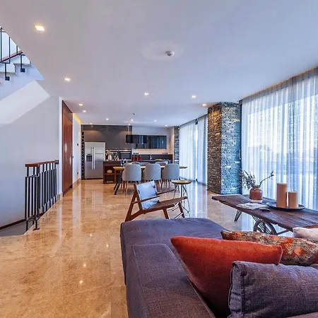 7 Deluxe - A Seductive Blend Of Style And Serenity