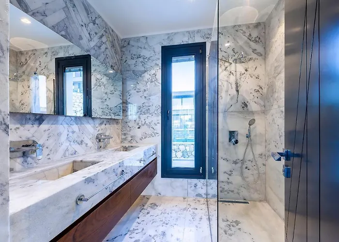 7 Deluxe - A Seductive Blend Of Style And Serenity Villa *