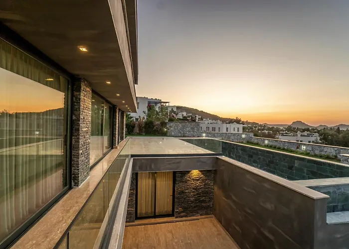 7 Deluxe - A Seductive Blend Of Style And Serenity Villa