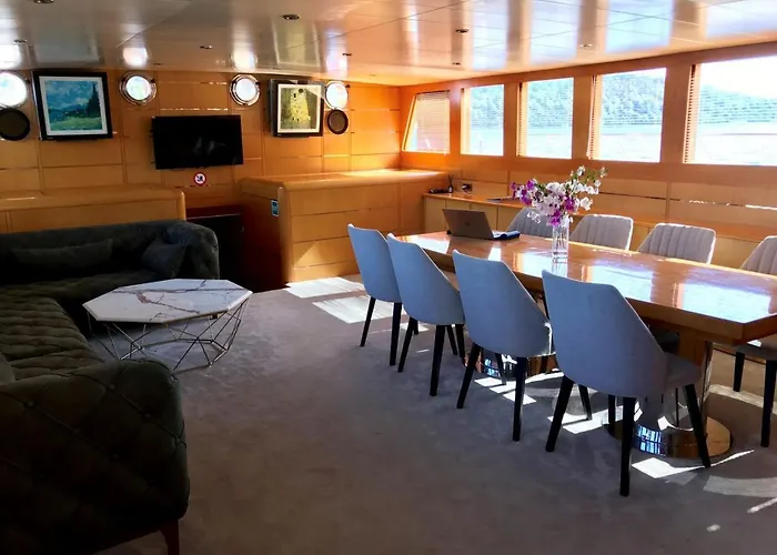 7 Deluxe - A Seductive Blend Of Style And Serenity Villa